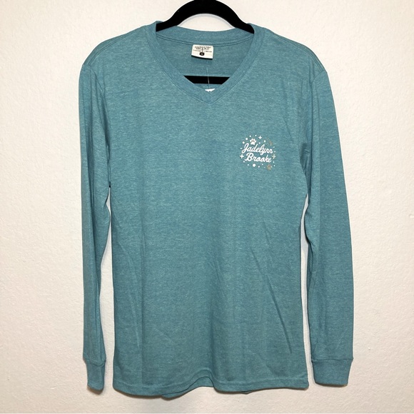 NWT JADELYNN BROOKE Best Friends Don’t Have To Be Human Graphic Tee Shirt Small - Picture 2 of 8